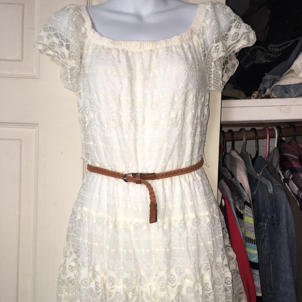 Women’s/ juniors mini dress with belt